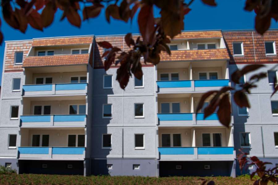 In der Schulstraße 17 investiert die Wohnbau hohe Summen. Unter anderem werden wenig nachgefragte 1,5- und 2-Raumwohnungen zusammengelegt. FOTO: Regina Haring