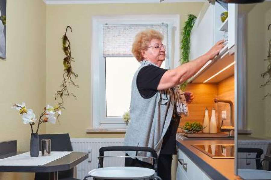 Diese Küche ist bereits mit Assistenztechniken ausgestattet. FOTO: WEWOBAU/D.DIESSEL