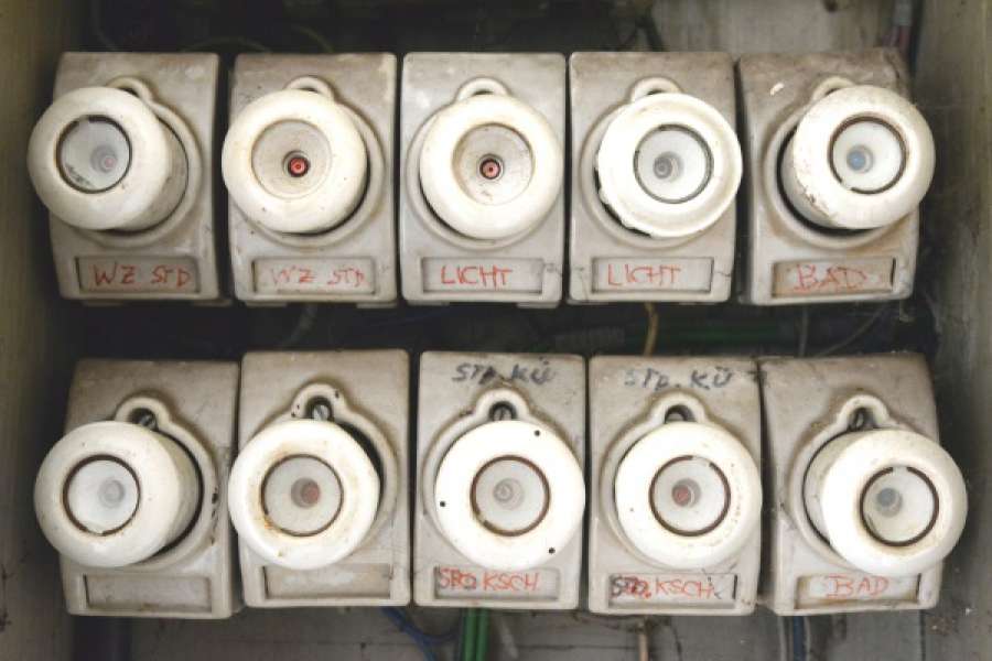 Smarte Elektroinstallation sieht irgendwie anders aus. FOTO: PIXELIO/P.SMOLA