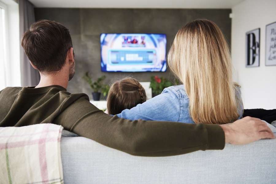 Bundesregierung will Umlagefähigkeit von TV-Gebühren abschaffen. Foto: Adobestock/gpointstudio
