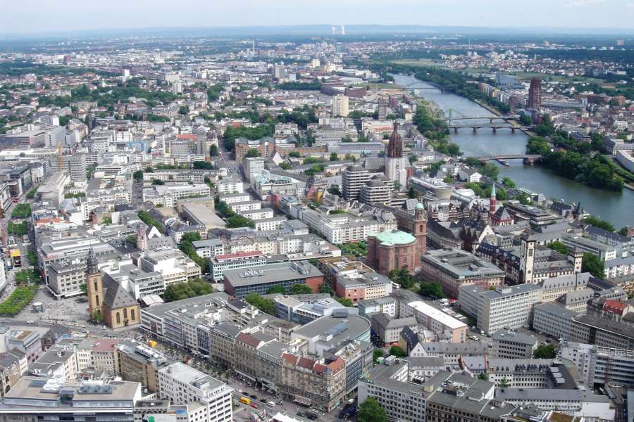 Wohn- und Gewerbeimmobilien weisen unterschiedliche Entwicklungen auf, Foto: pixelio.de/Makrodepecher