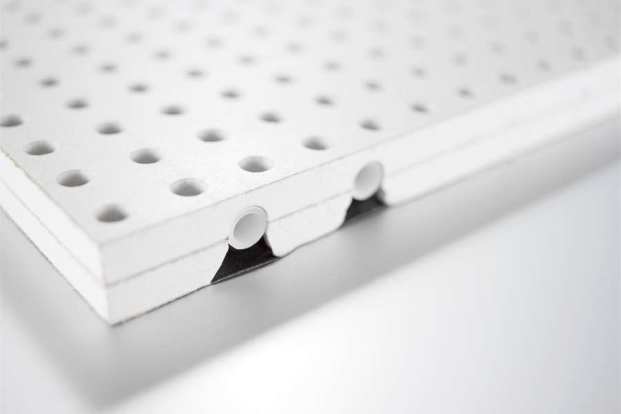 Ein System zur Heizung/Kühlung mit gleichzeitiger Schallabsorption. Foto: Rehau