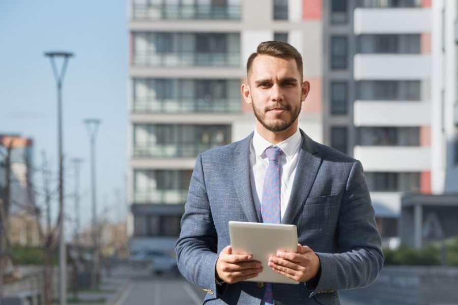 Immobilienmanager agierten 2020 auf ganz solidem Fundament. Foto: Adobestock/cppzone