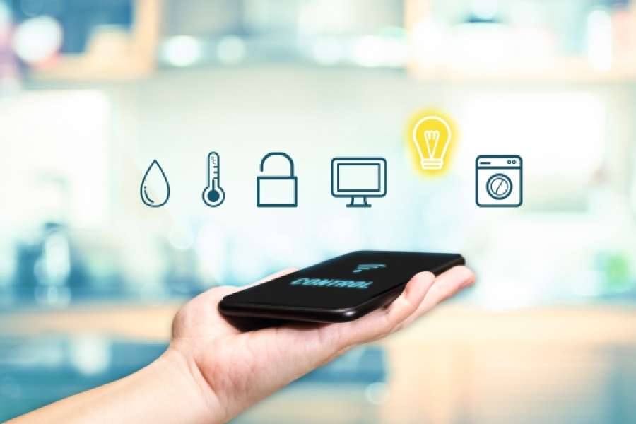 Vieles im Haushalt könnte in Zukunft smart gesteuert werden. Wie sich Entscheider aus der Wohnungswirtschaft dem Thema annähern können, zeigt ein kostenloser Leitfaden. FOTO: FOTOLIA/WEEDEZIGN